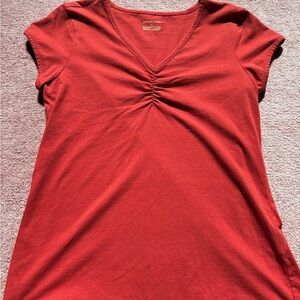 👕 Wine-Colored V-Neck Tee – Casual & Cute!